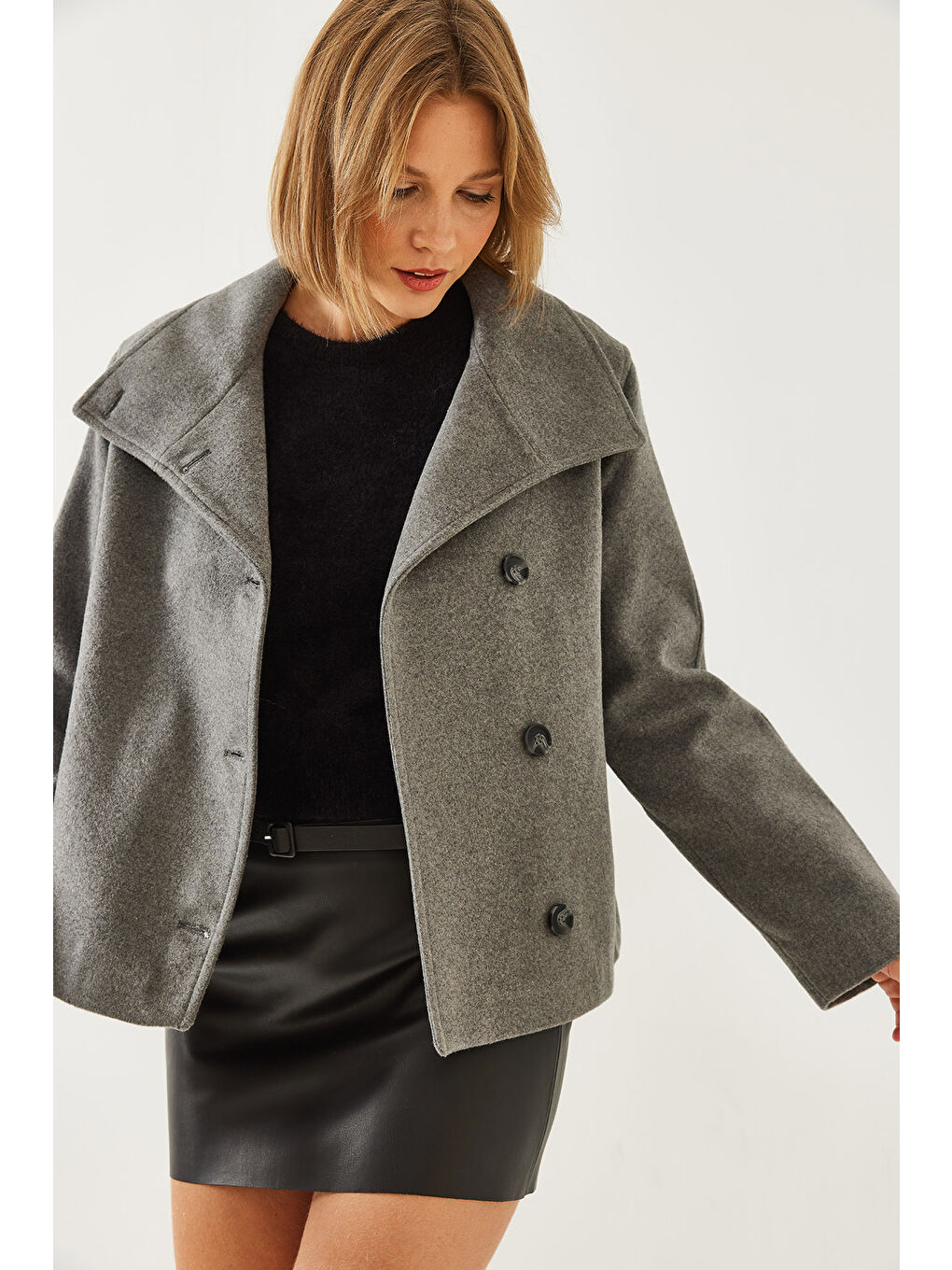 Gri Kadın Kruvaze Yaka Düğmeli Kaşe Ceket-3