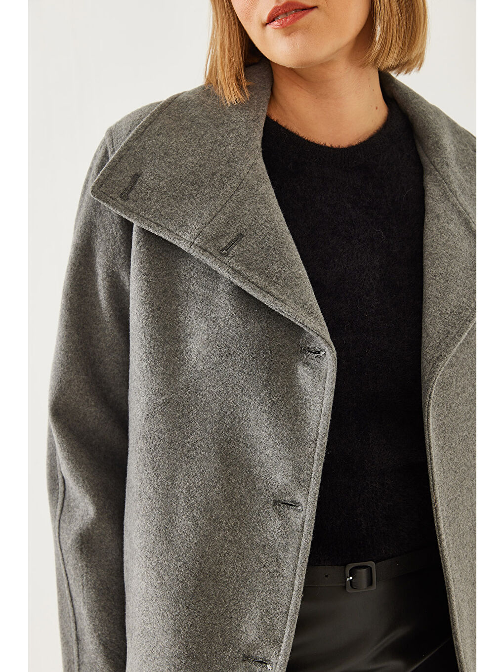 Gri Kadın Kruvaze Yaka Düğmeli Kaşe Ceket-5