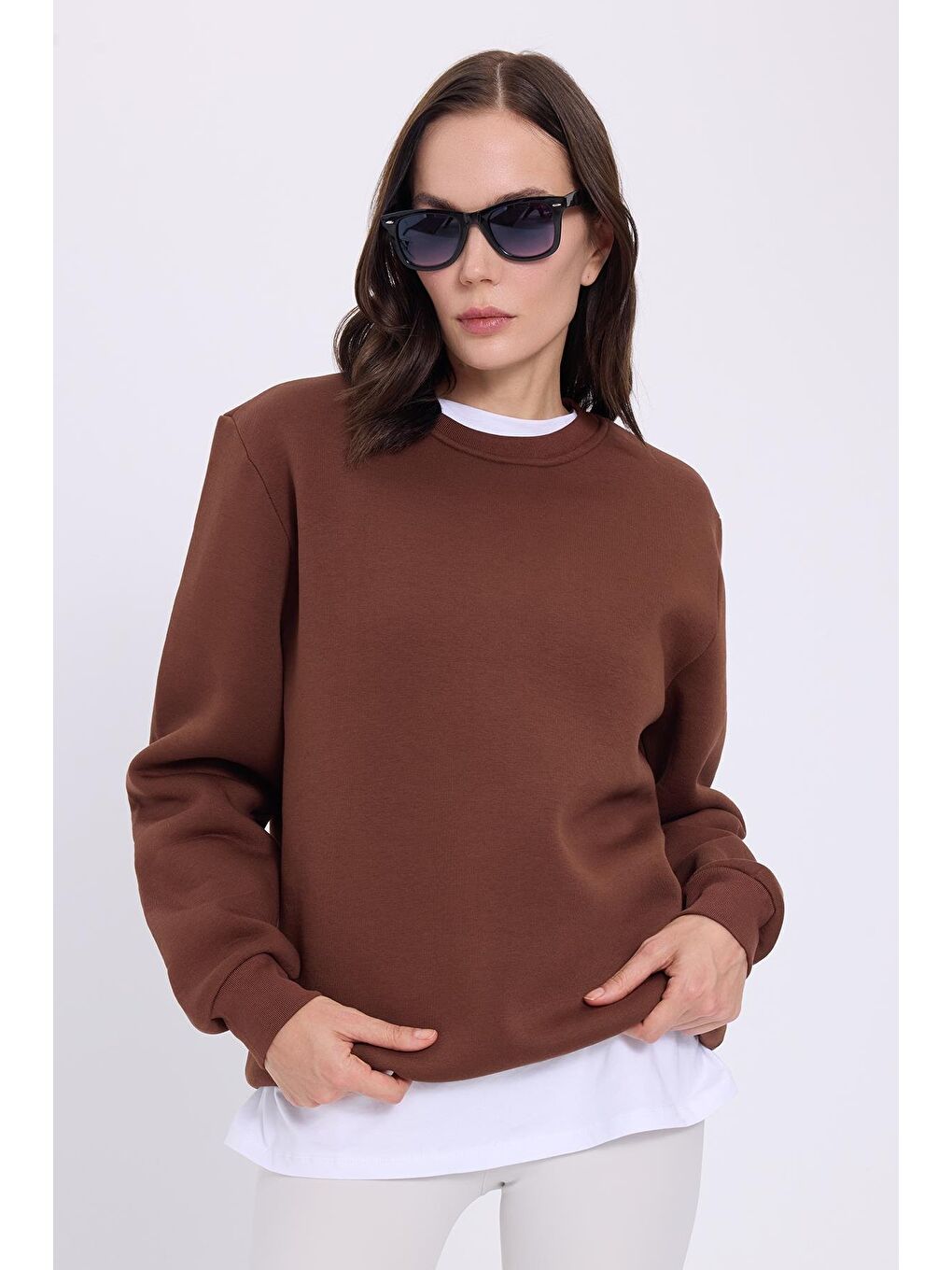 Kadın Oversize Geniş Kesim Pamuklu 3 İplik İçi Polarlı Basic Kahverengi Bisiklet Yaka Sweatshirt-1