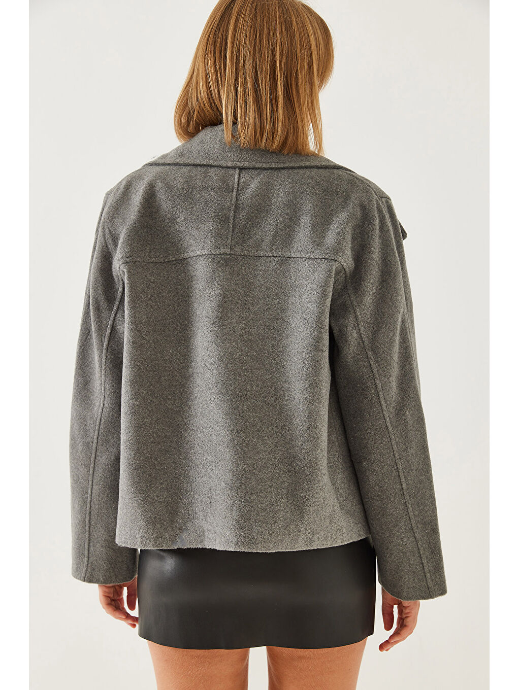Gri Kadın Kruvaze Yaka Düğmeli Kaşe Ceket-6