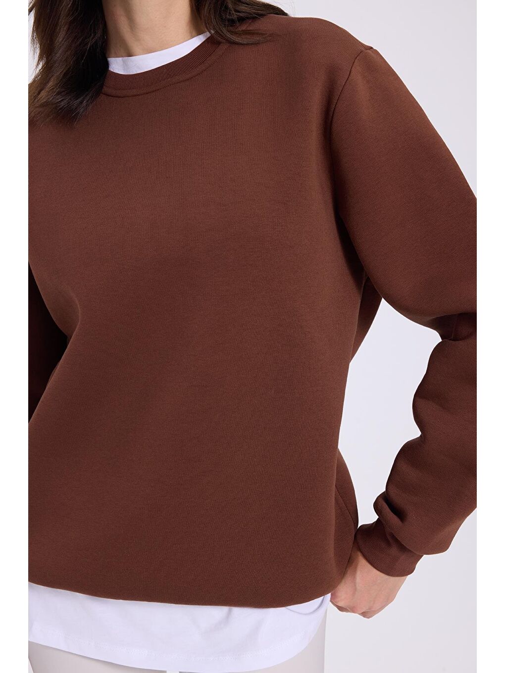 Kadın Oversize Geniş Kesim Pamuklu 3 İplik İçi Polarlı Basic Kahverengi Bisiklet Yaka Sweatshirt-2