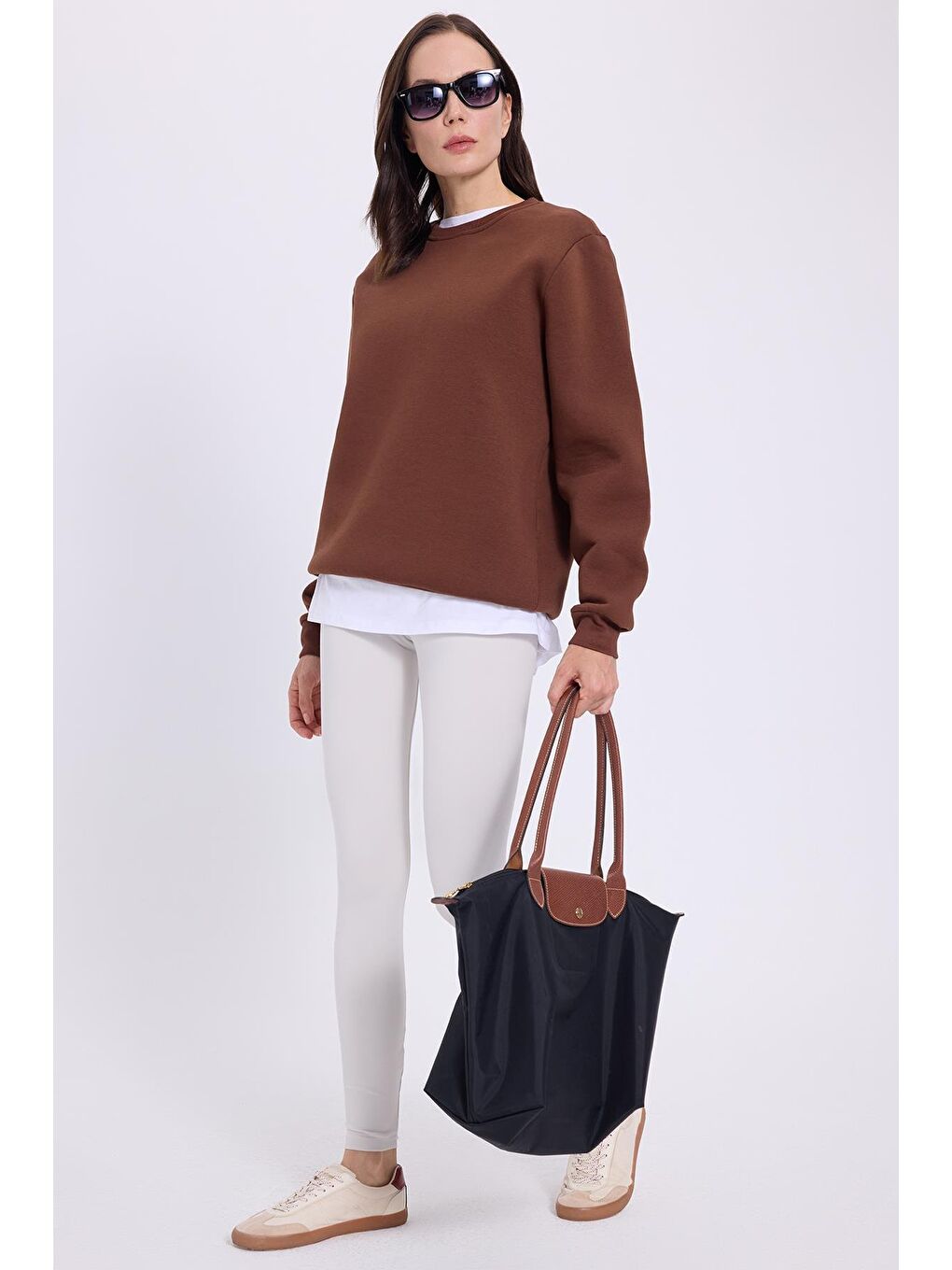 Kadın Oversize Geniş Kesim Pamuklu 3 İplik İçi Polarlı Basic Kahverengi Bisiklet Yaka Sweatshirt-3