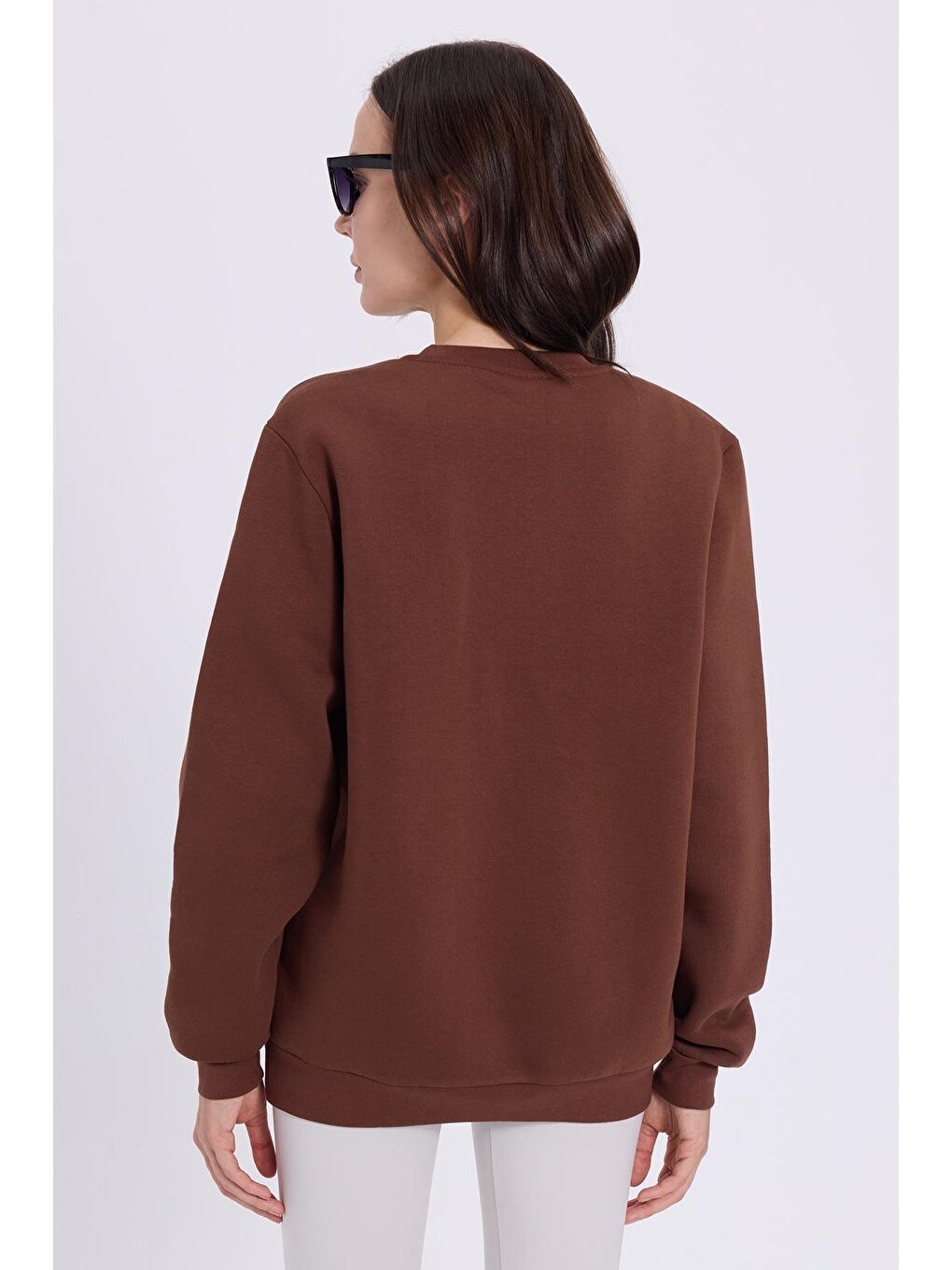 Kadın Oversize Geniş Kesim Pamuklu 3 İplik İçi Polarlı Basic Kahverengi Bisiklet Yaka Sweatshirt-6