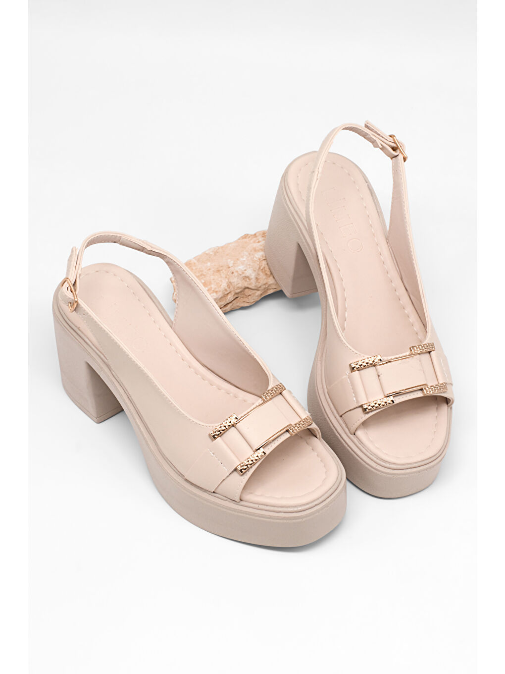 Kadın Bej Yüksek Taban Rahat Tokalı Topuklu Sandalet-4