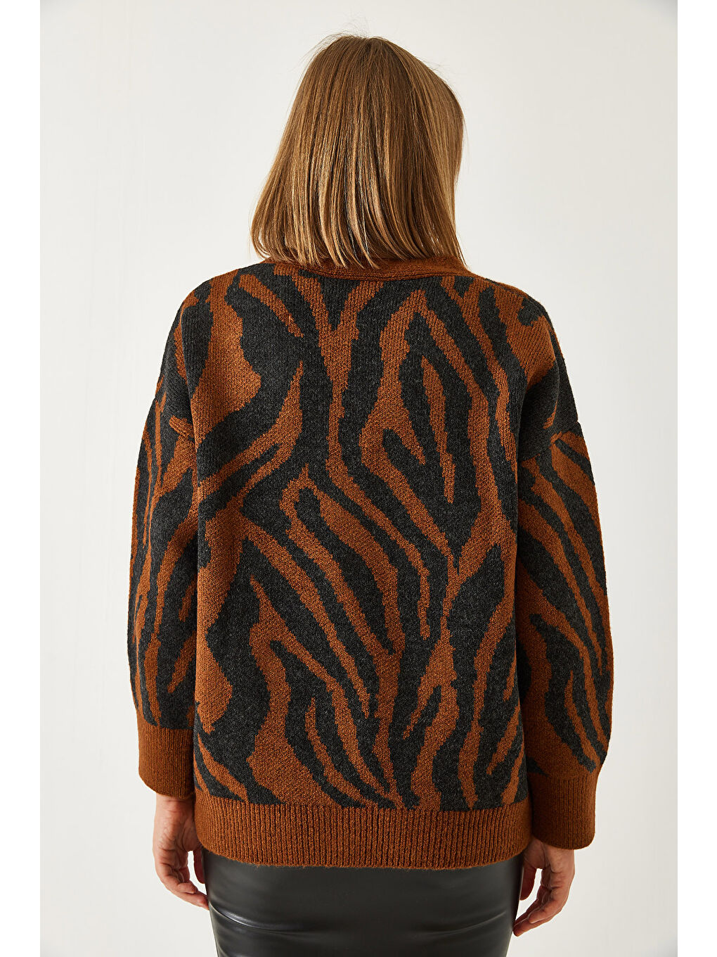 Kahverengi Kadın Zebra Desenli Triko Hırka-4