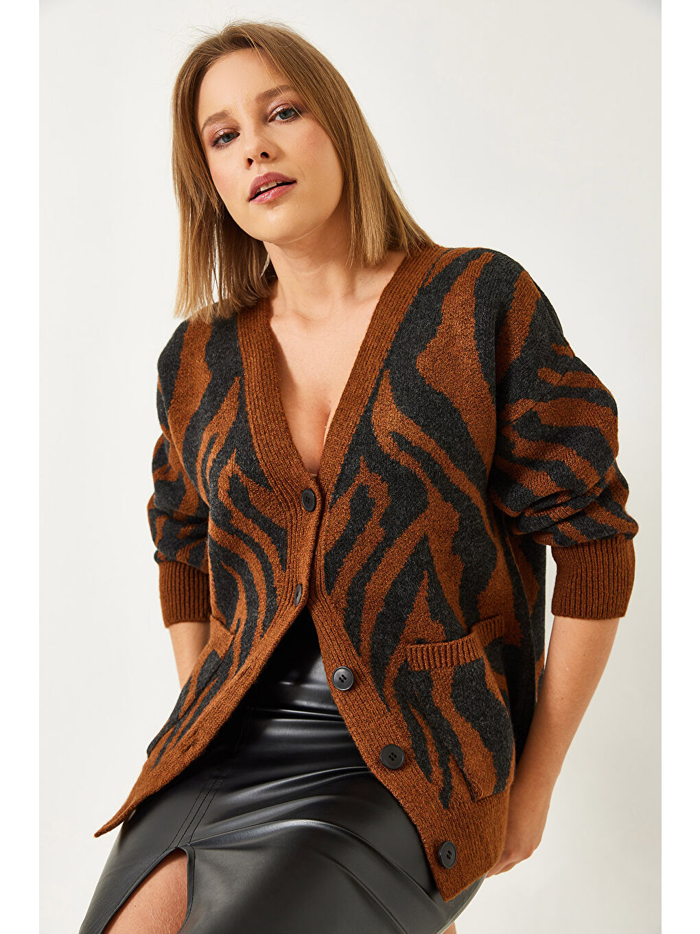 Kahverengi Kadın Zebra Desenli Triko Hırka-5