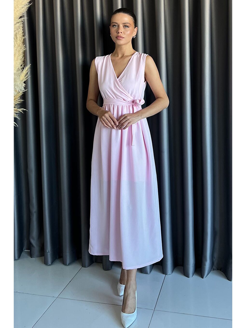 Pembe Kruvaze Yaka Kuşaklı Sıfır Kol Elbise