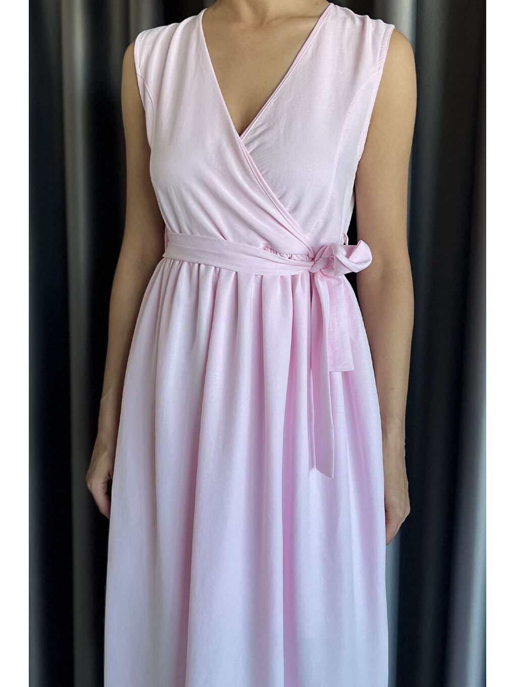 Pembe Kruvaze Yaka Kuşaklı Sıfır Kol Elbise-3