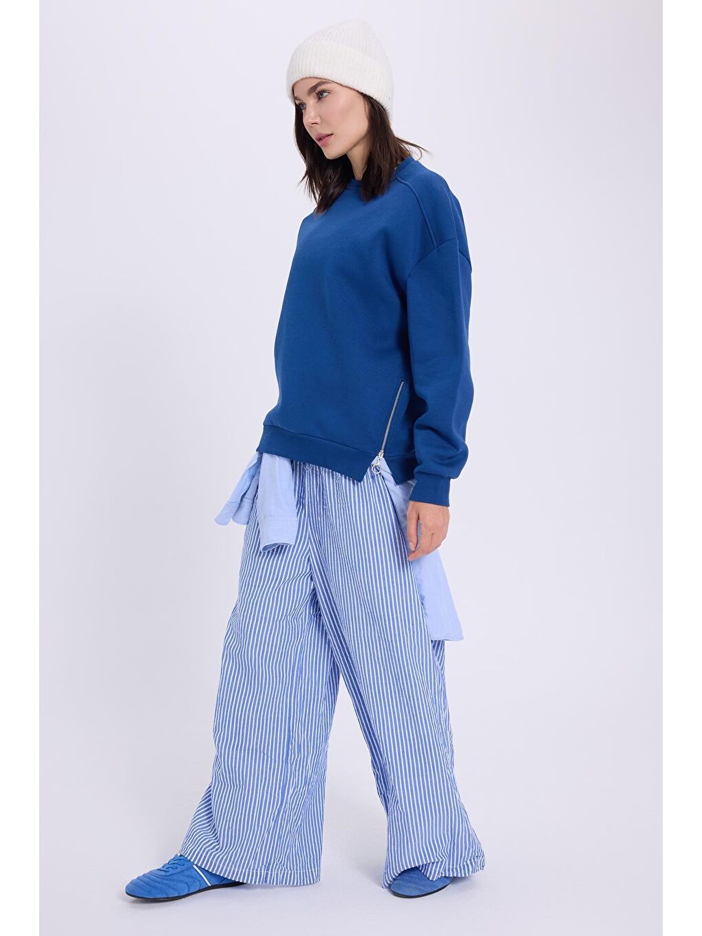 Kadın Oversize Geniş Kesim Pamuklu 3 Iplik Bisiklet Yaka Mavi Sweatshirt-4