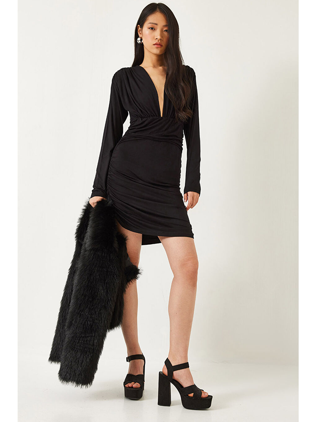 Siyah Kadın Yanları Büzgülü Elbise