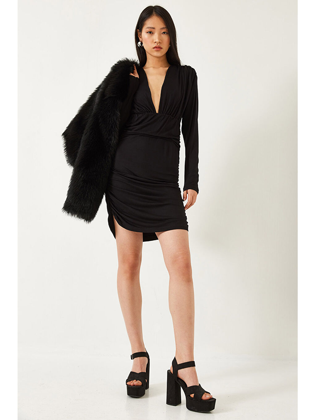 Siyah Kadın Yanları Büzgülü Elbise-2