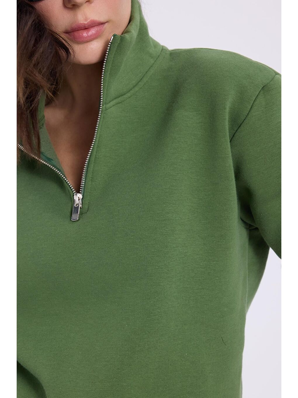 Kadın Relax Fit Rahat Kesim Pamuklu İçi Polarlı Yarım Fermuarlı Yeşil Dik Yaka Sweatshirt-2