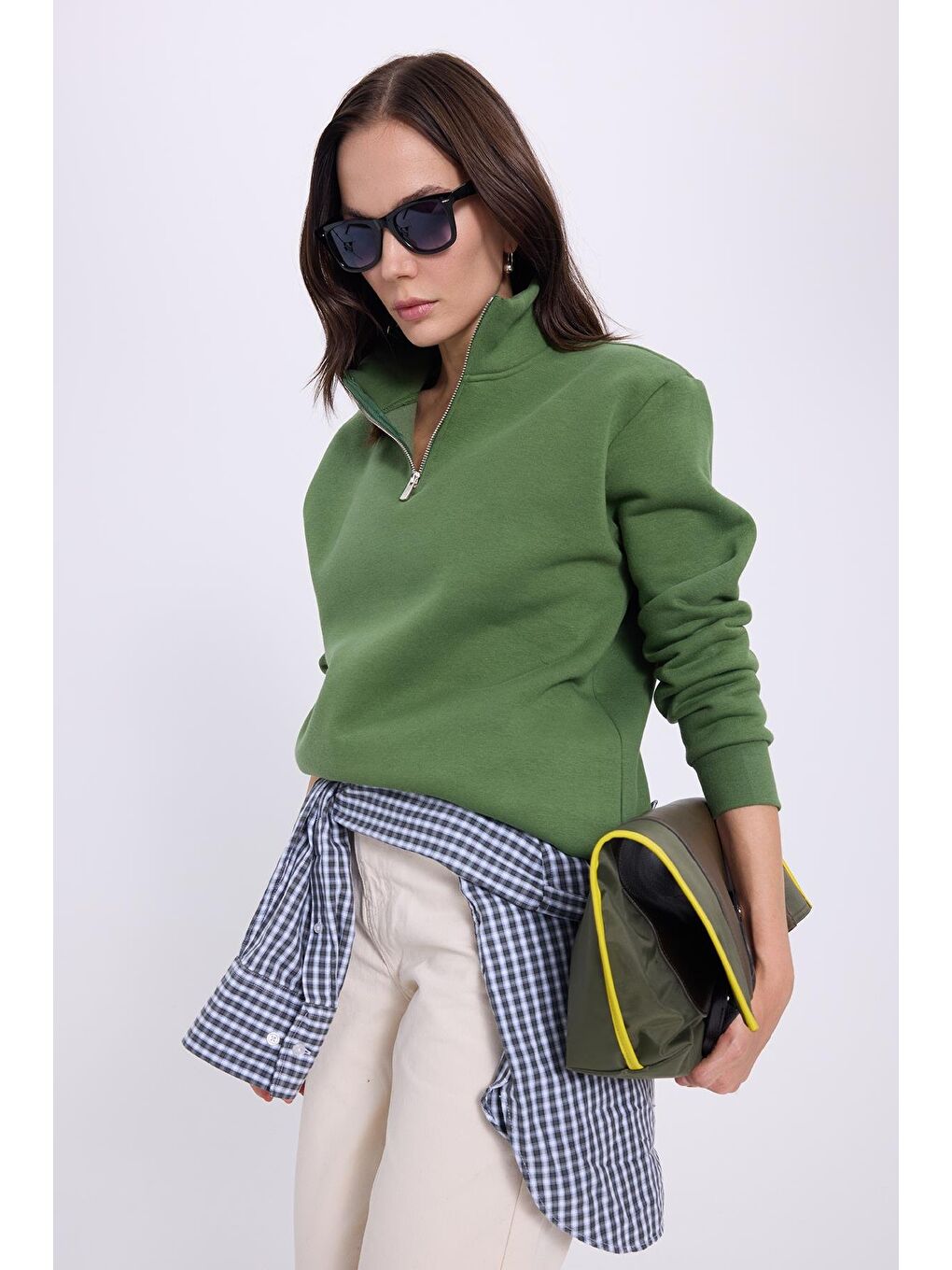 Kadın Relax Fit Rahat Kesim Pamuklu İçi Polarlı Yarım Fermuarlı Yeşil Dik Yaka Sweatshirt-4