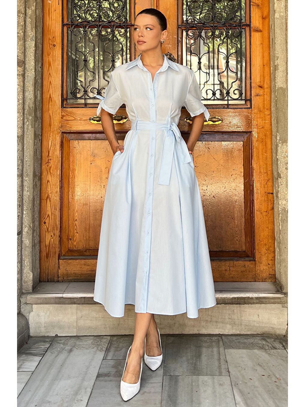 Mavi Düğmeli Ve Pileli Kısa Kol Uzun Elbise