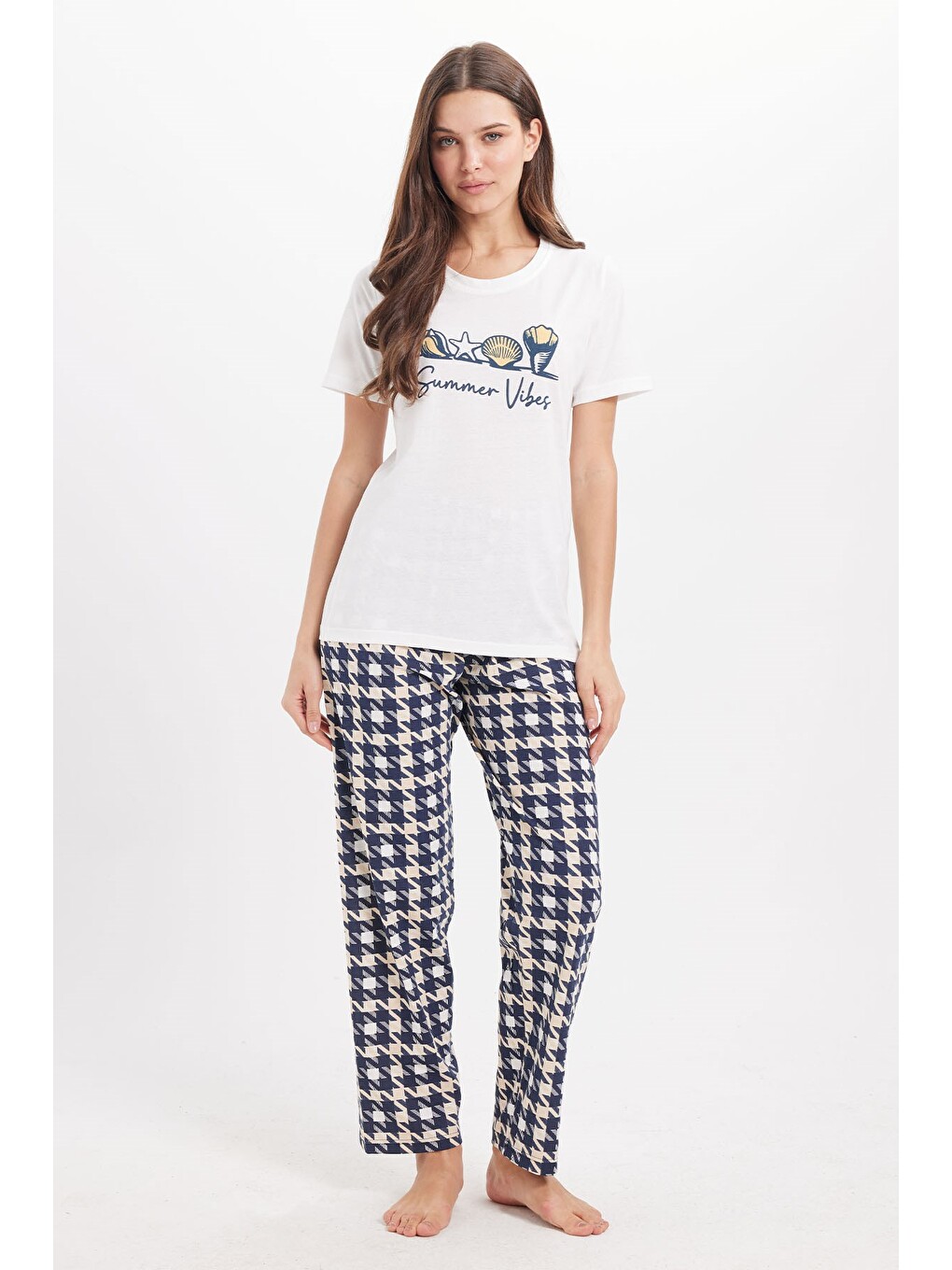 Kadın Regular Fit Klasik Kesim Pamuklu Bisiklet Yaka Kısa Kollu Baskılı Beyaz Pijama Takımı