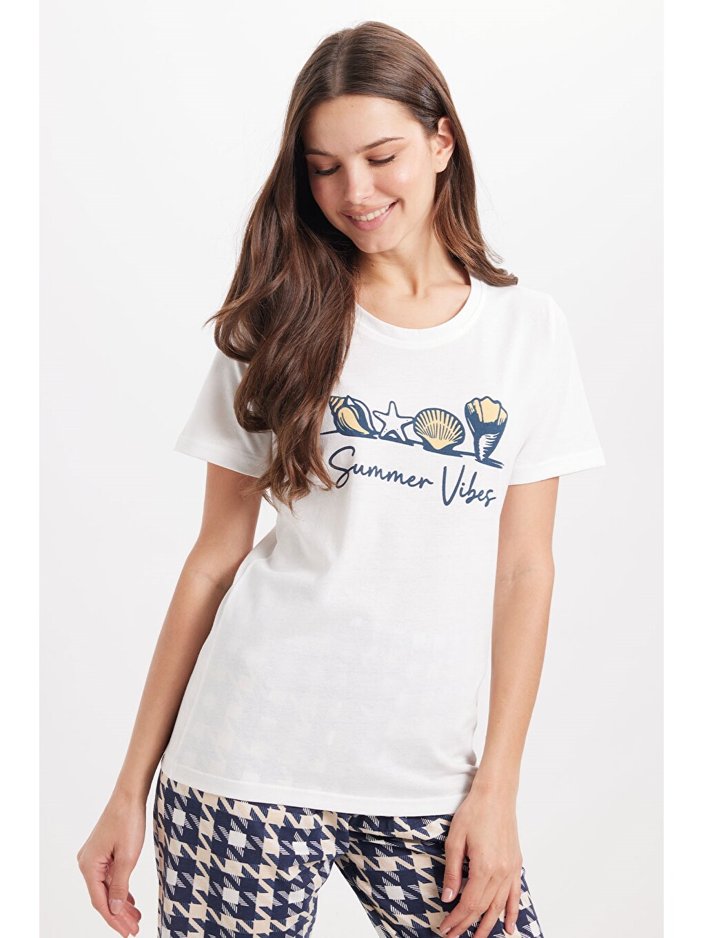 Kadın Regular Fit Klasik Kesim Pamuklu Bisiklet Yaka Kısa Kollu Baskılı Beyaz Pijama Takımı-1