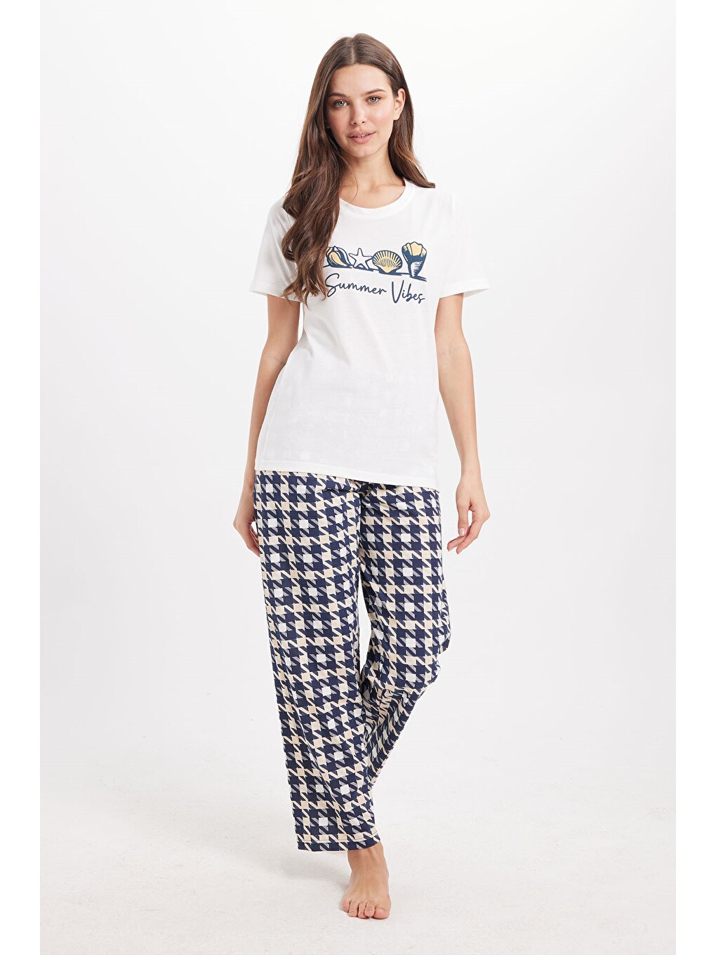 Kadın Regular Fit Klasik Kesim Pamuklu Bisiklet Yaka Kısa Kollu Baskılı Beyaz Pijama Takımı-4
