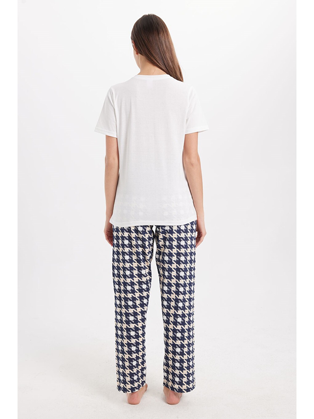 Kadın Regular Fit Klasik Kesim Pamuklu Bisiklet Yaka Kısa Kollu Baskılı Beyaz Pijama Takımı-7