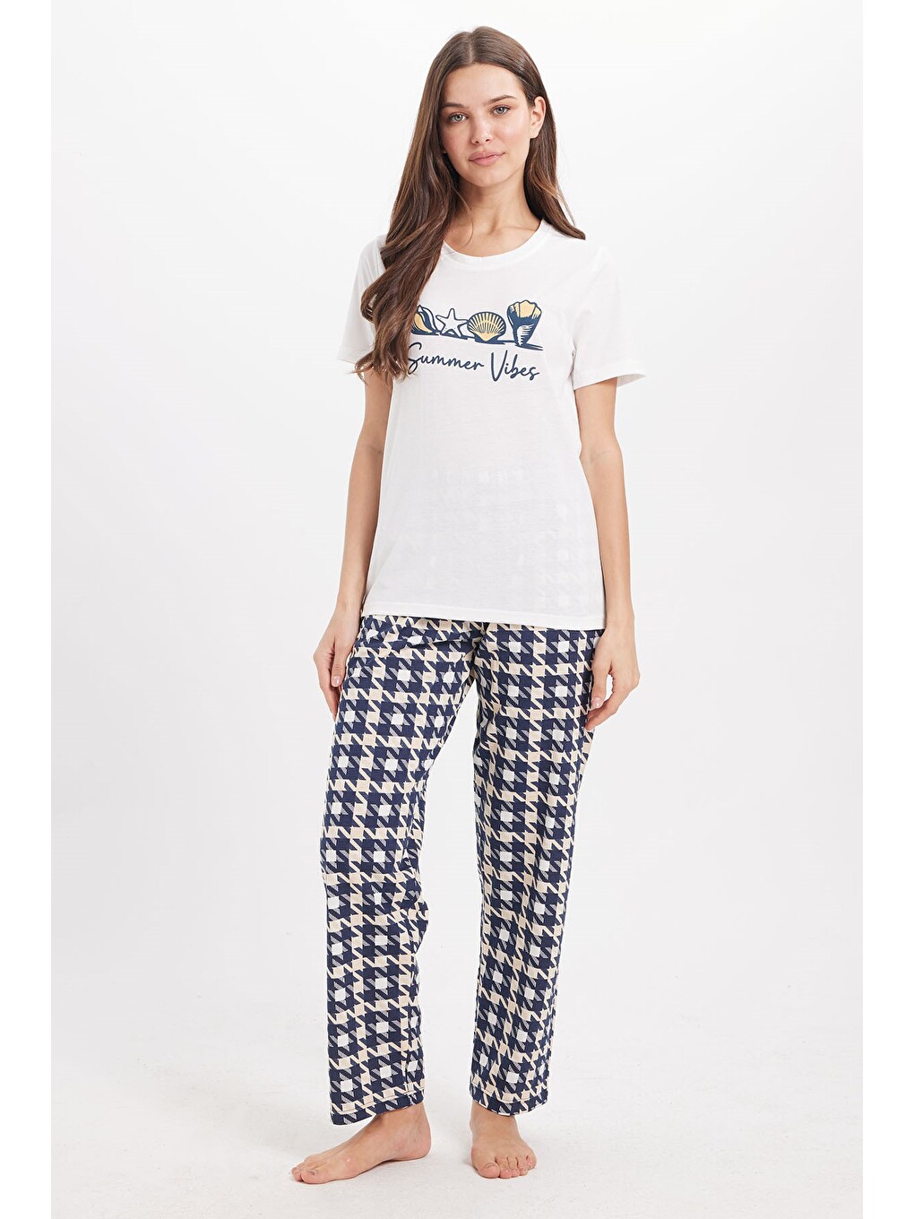 Kadın Regular Fit Klasik Kesim Pamuklu Bisiklet Yaka Kısa Kollu Baskılı Beyaz Pijama Takımı-8