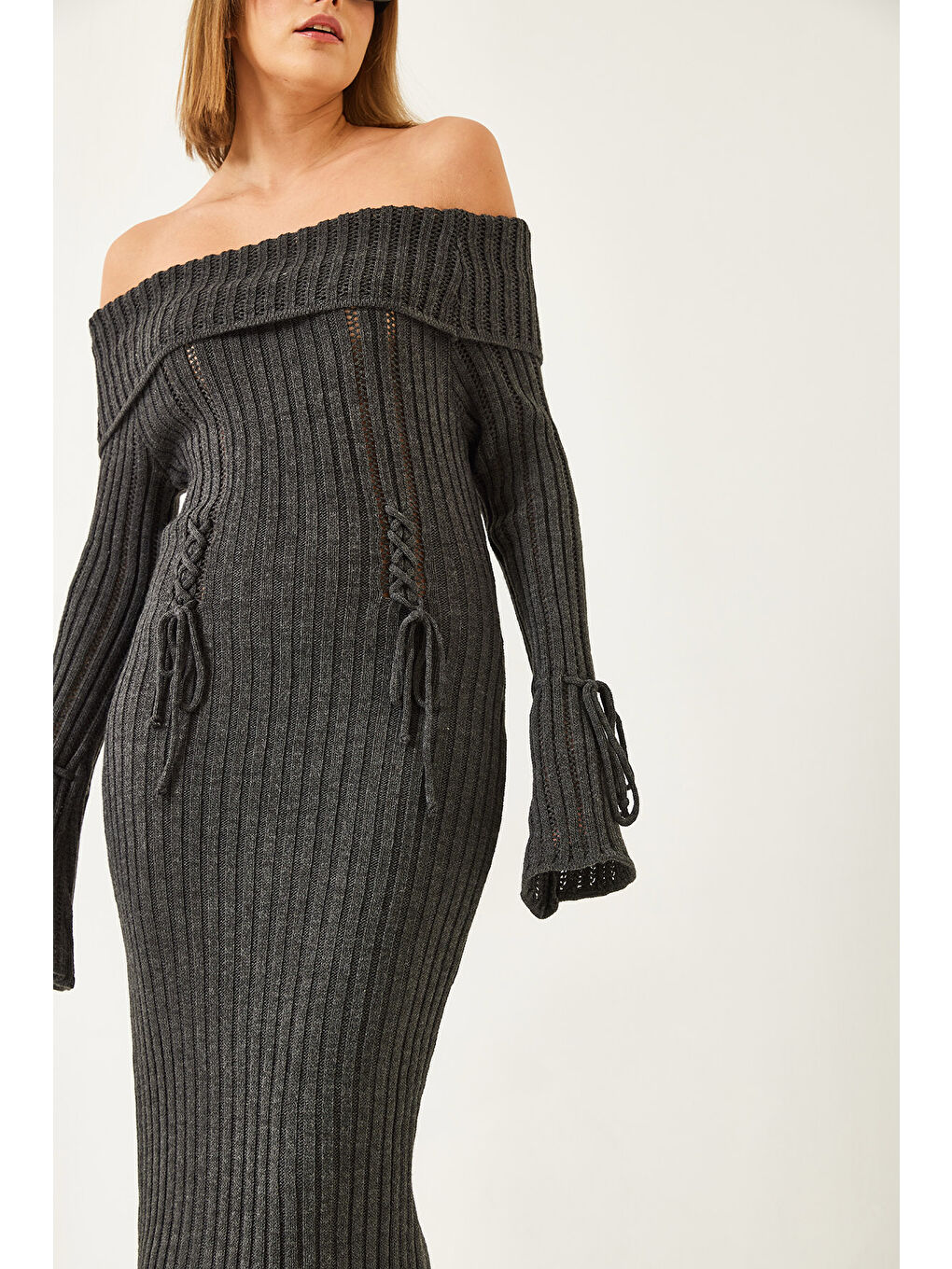 Antrasit Kadın Madonna Yaka Örgü Detaylı Triko Elbise-4