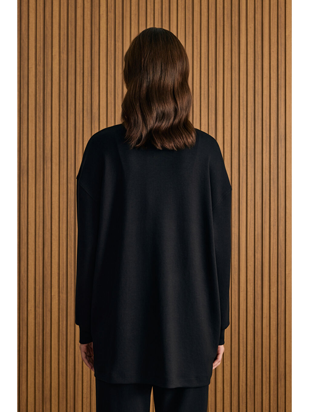 Siyah Yakası Fermuarlı Sweatshirt-5