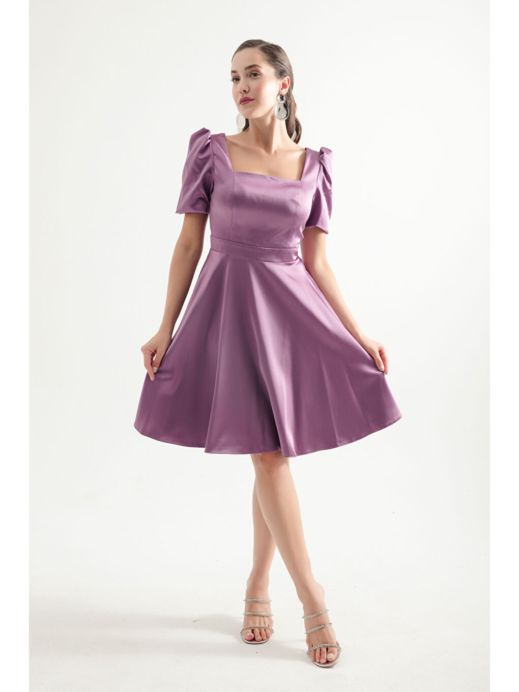 Lila Kadın Lavanta Balon Kol Kloş Kesim Mini Saten Abiye Elbise