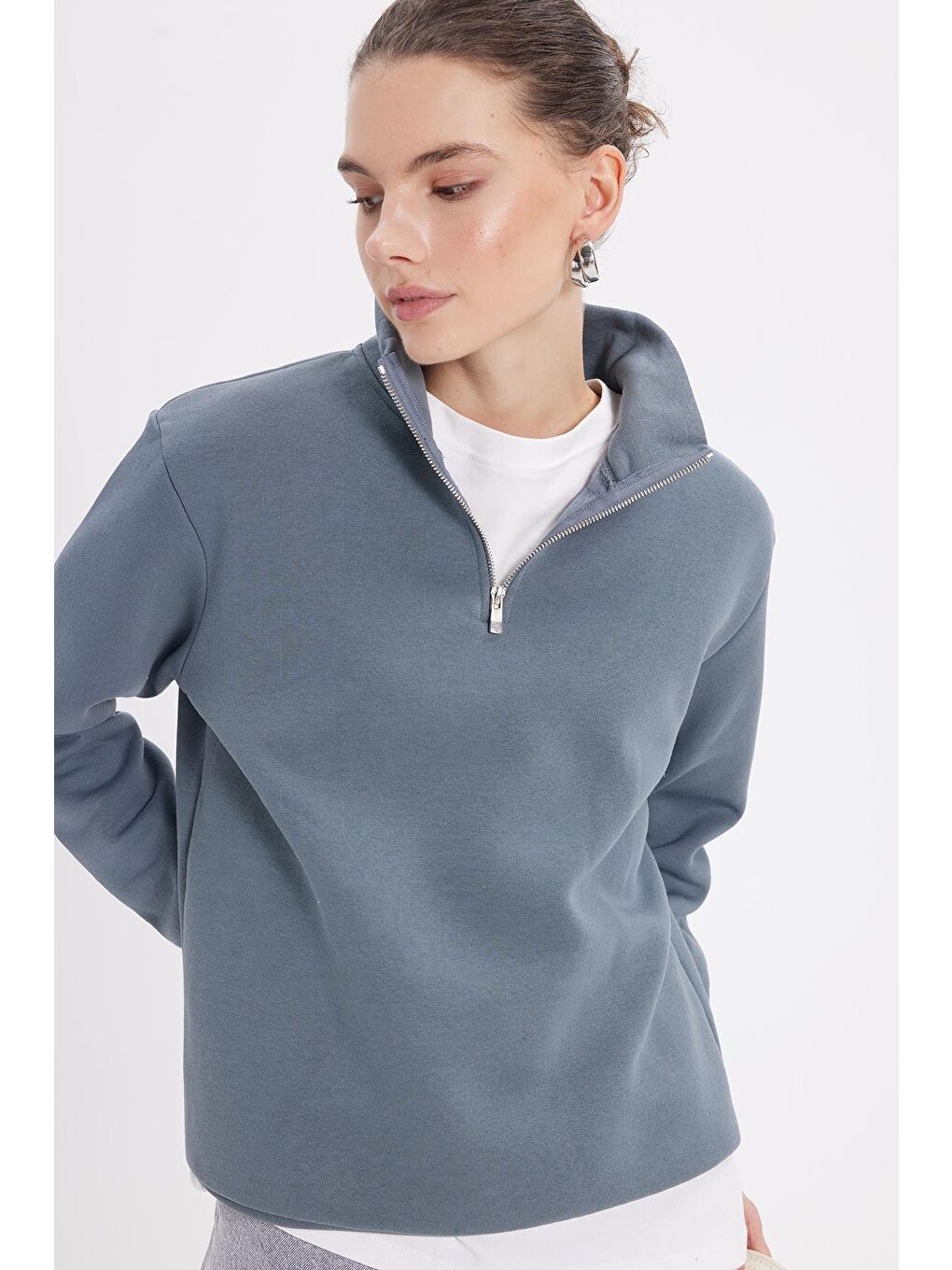 Kadın Relax Fit Rahat Kesim Pamuklu İçi Polarlı Yarım Fermuarlı Gri Dik Yaka Sweatshirt