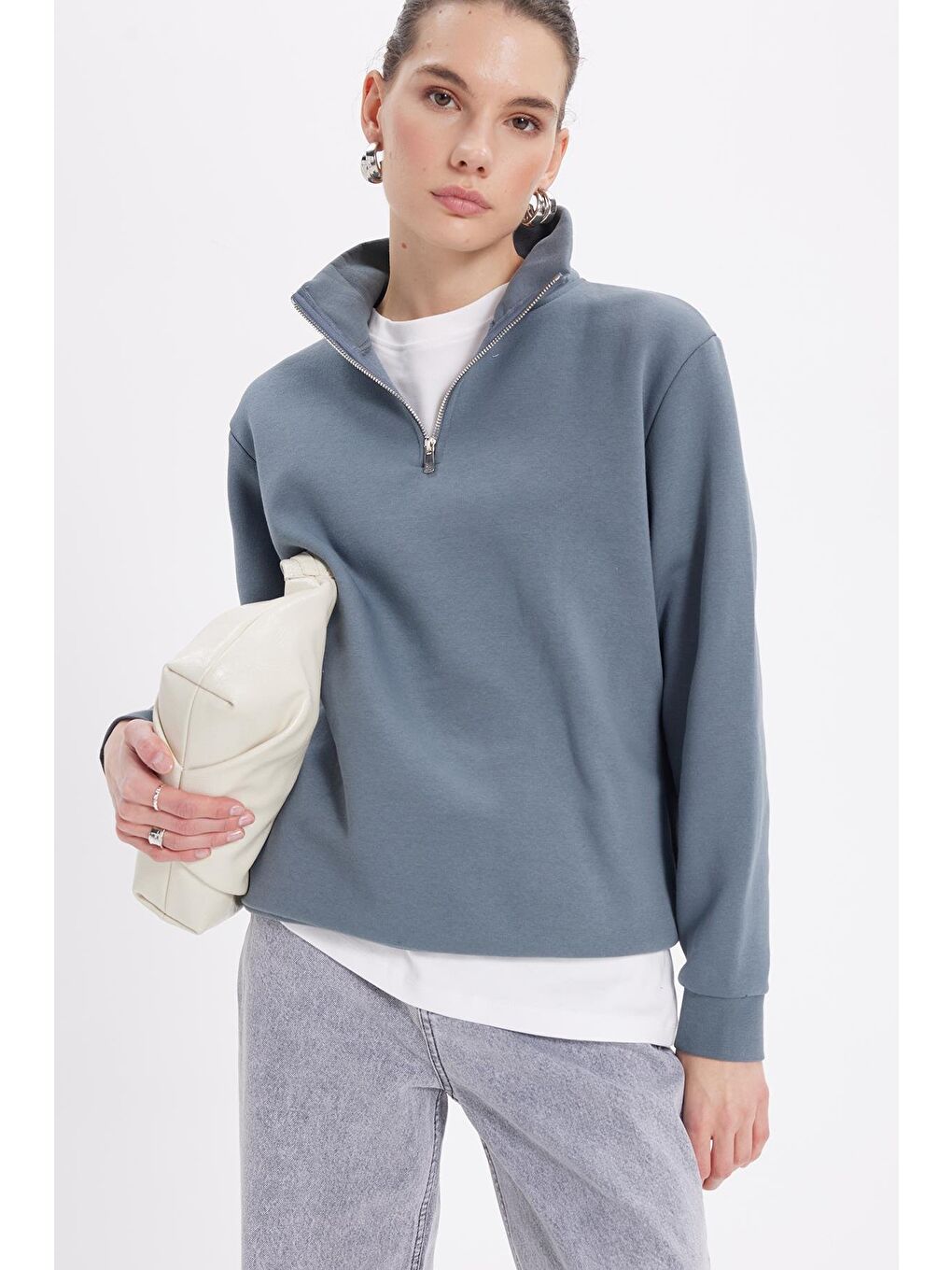 Kadın Relax Fit Rahat Kesim Pamuklu İçi Polarlı Yarım Fermuarlı Gri Dik Yaka Sweatshirt-1