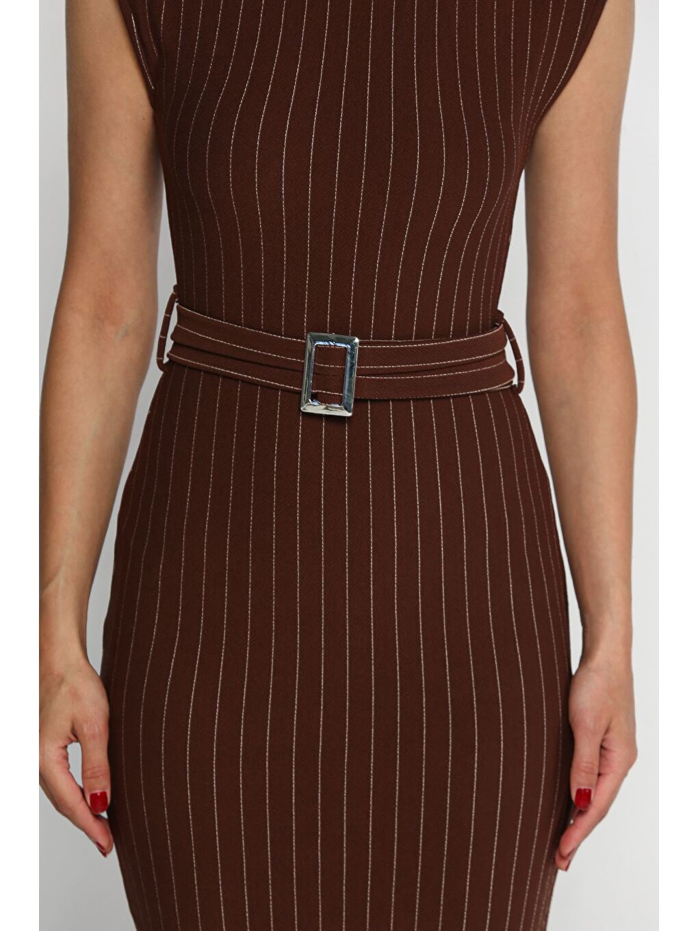 Kahverengi Kemerli Çizgi Desenli Kadın Elbise-3