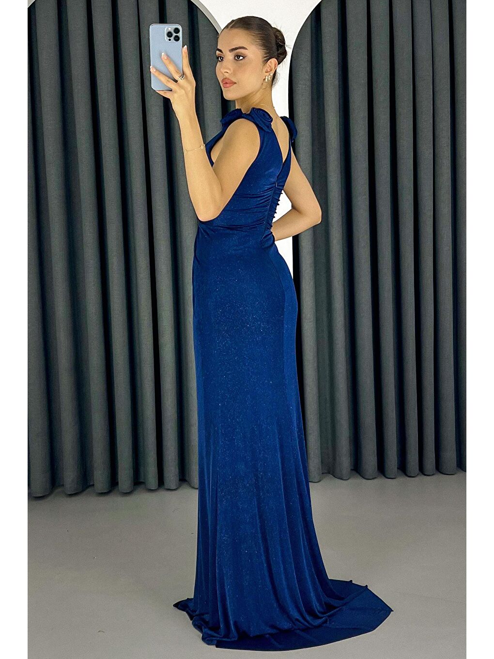 Kadın Lacivert Gül Detaylı Simli Uzun Abiye Elbise-4