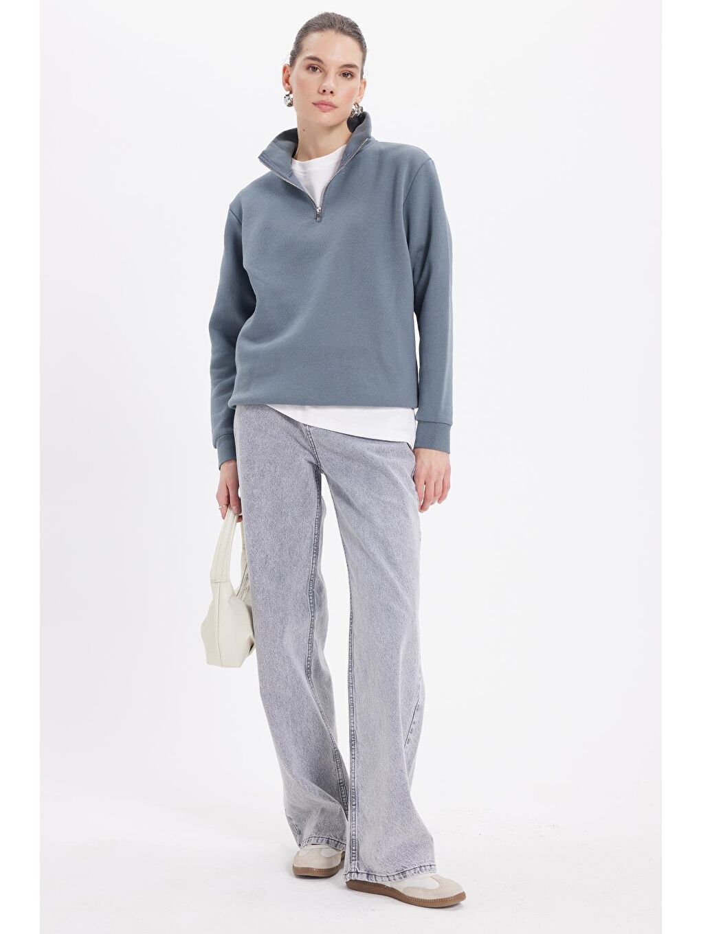 Kadın Relax Fit Rahat Kesim Pamuklu İçi Polarlı Yarım Fermuarlı Gri Dik Yaka Sweatshirt-3