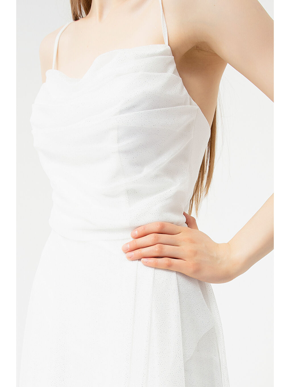 Kadın Beyaz Göğüs Drapeli Volanlı Simli Abiye-3