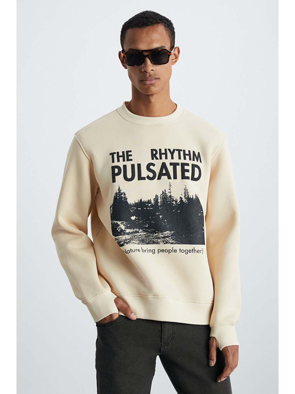Yanke Erkek İçi Polarlı Önü Baskılı Yuvarlak Yaka Parmak Geçme Detaylı Bej Sweatshirt