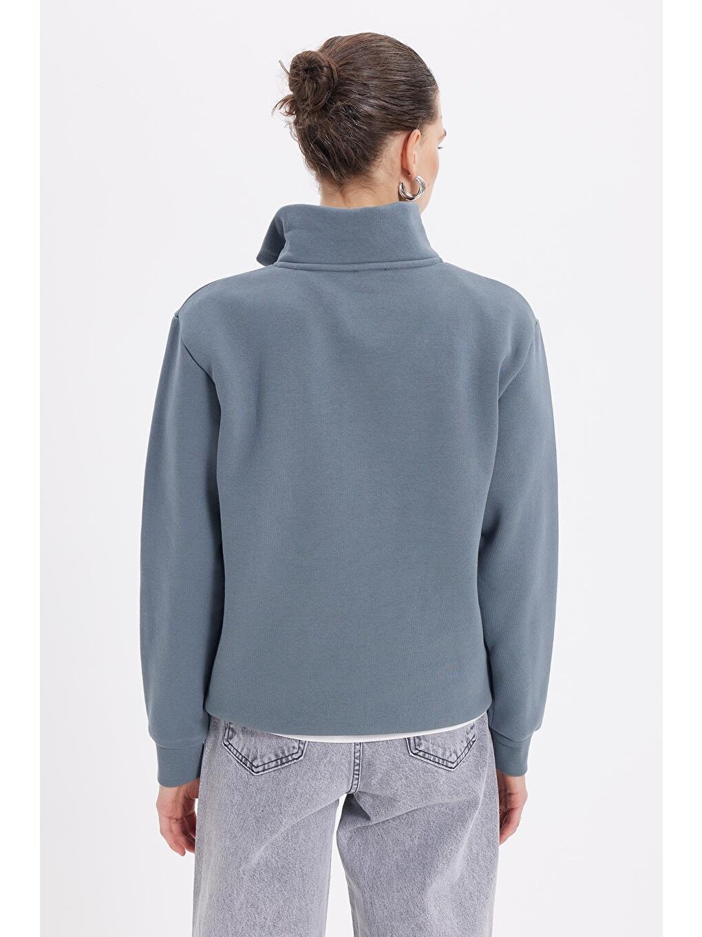 Kadın Relax Fit Rahat Kesim Pamuklu İçi Polarlı Yarım Fermuarlı Gri Dik Yaka Sweatshirt-6