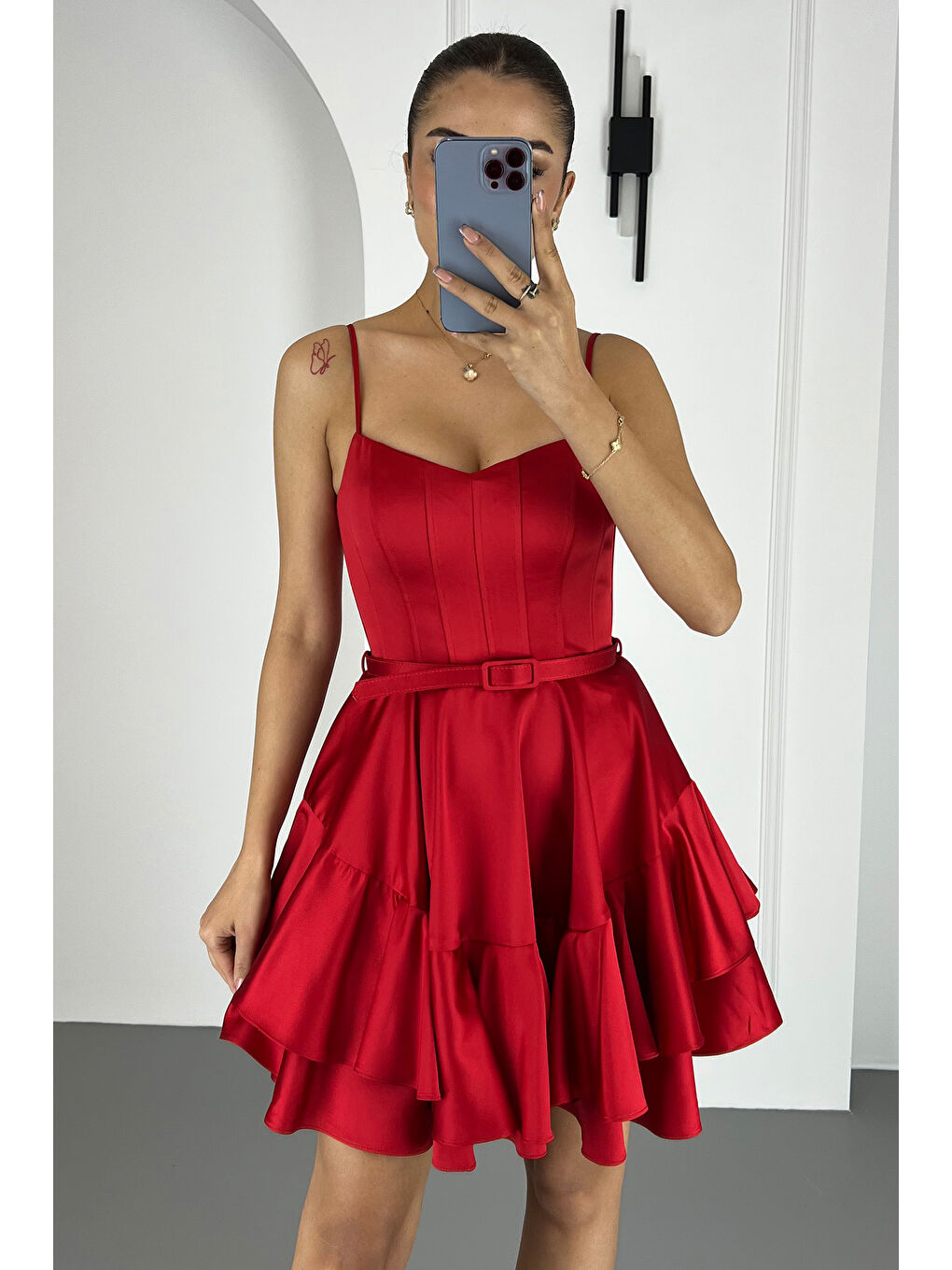 Kadın Kırmızı Askılı Kısa Saten Mezuniyet Abiye Elbise