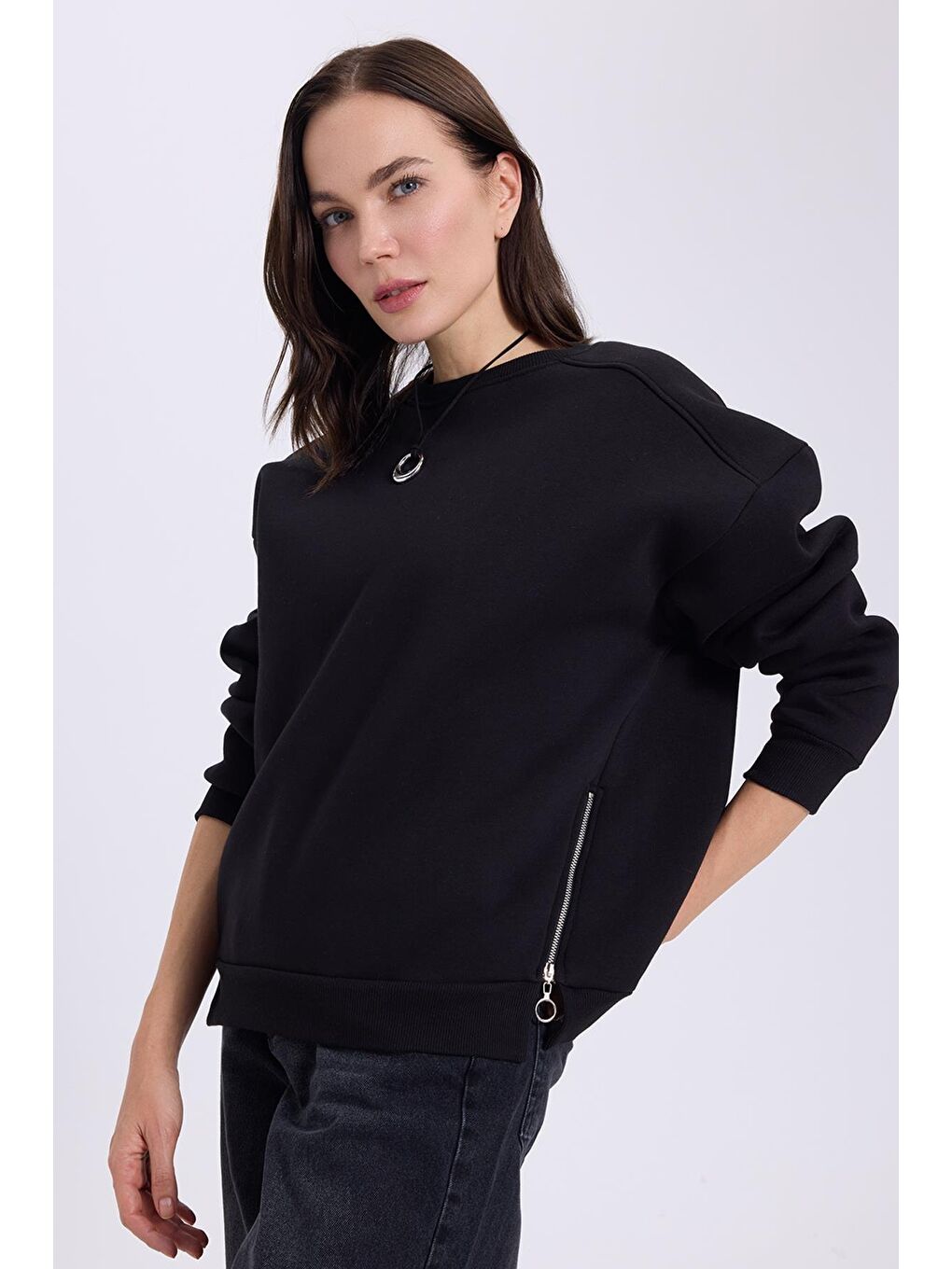 Kadın Oversize Geniş Kesim Pamuklu 3 Iplik Bisiklet Yaka Siyah Sweatshirt