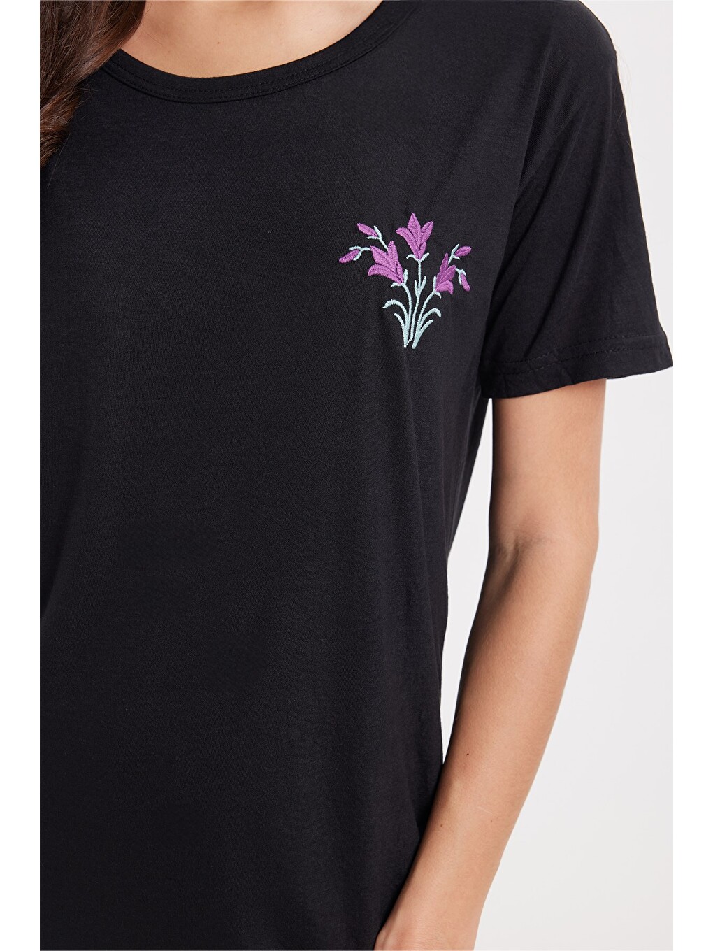 Kadın Standart Fit Normal Kesim Bisiklet Yaka Kısa Kollu Baskılı Siyah Pijama Takımı-4