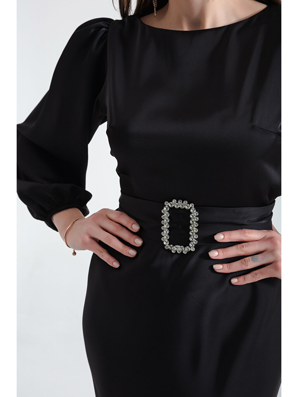 Kadın Siyah Kemerli Midi Saten Abiye Elbise-3