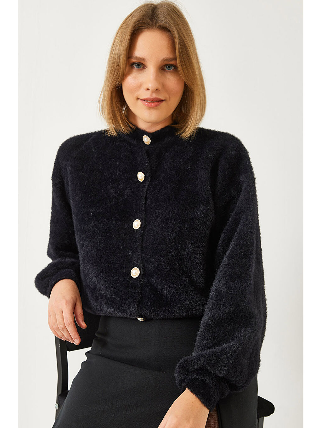 Siyah Kadın Beş Düğmeli Triko Hırka