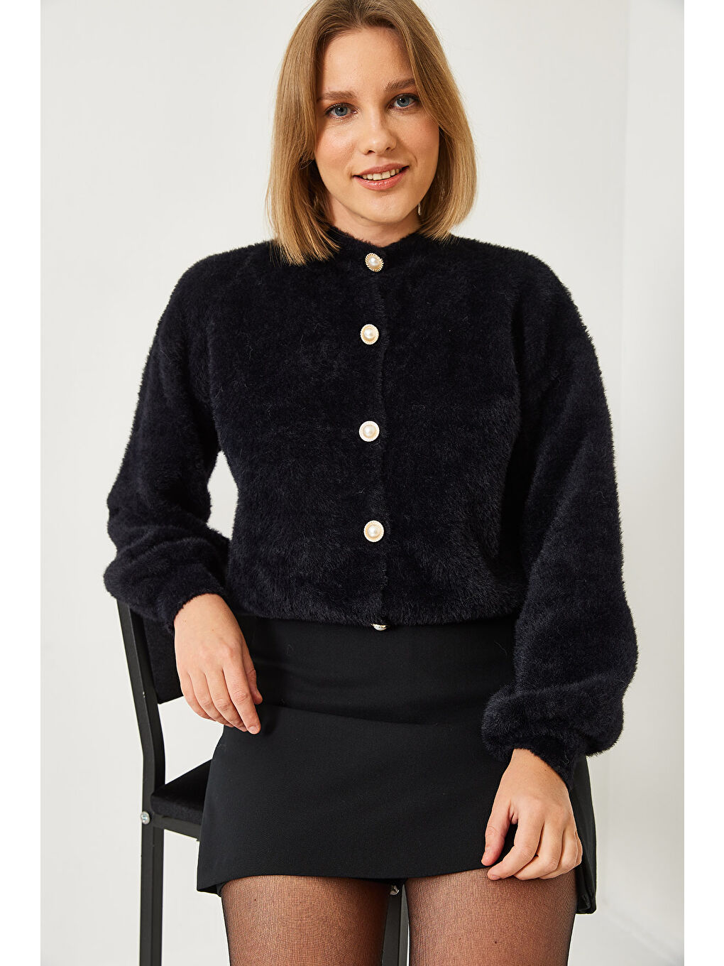 Siyah Kadın Beş Düğmeli Triko Hırka-1