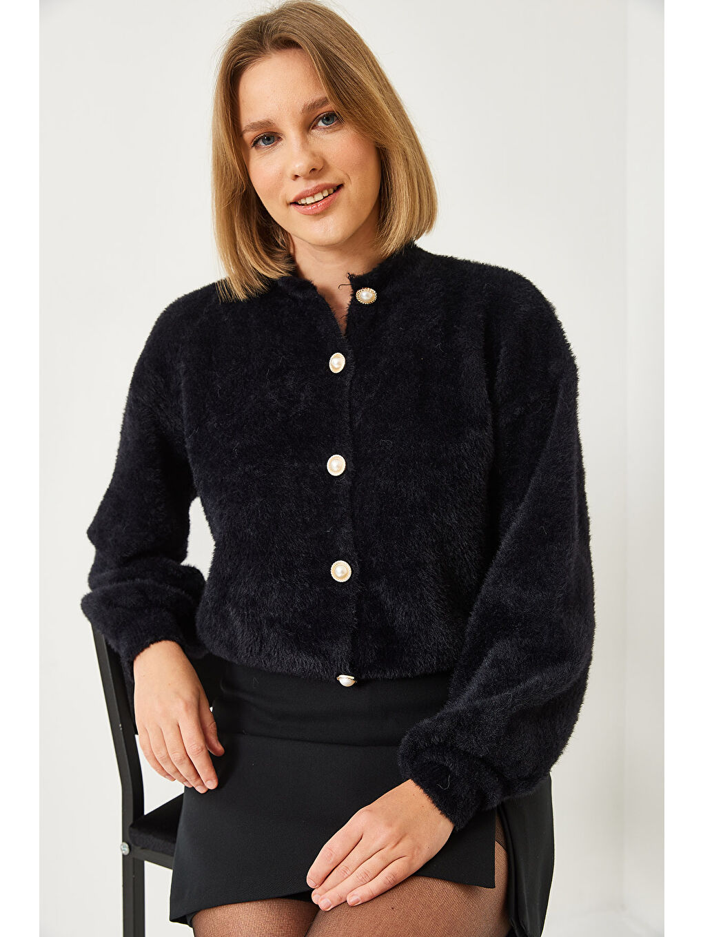 Siyah Kadın Beş Düğmeli Triko Hırka-3