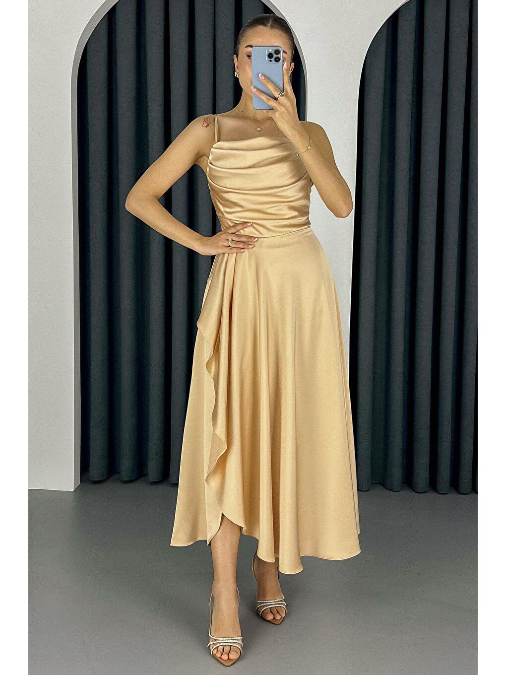 Sarı Kadın Gold Volanlı Yırtmaçlı Saten Midi Boy Abiye & Mezuniyet Elbisesi-1