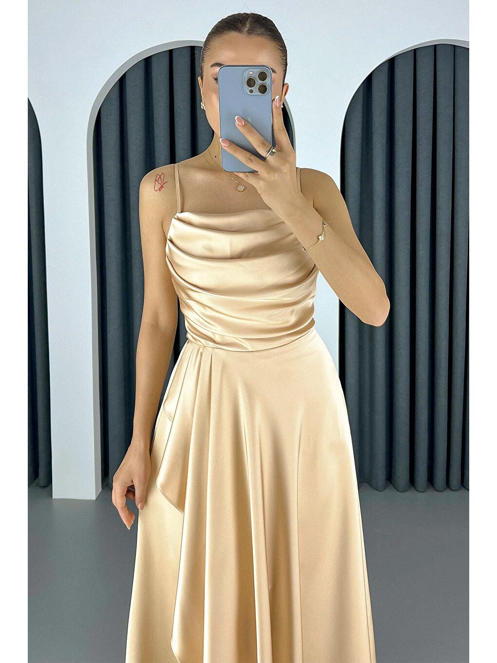 Sarı Kadın Gold Volanlı Yırtmaçlı Saten Midi Boy Abiye & Mezuniyet Elbisesi-3