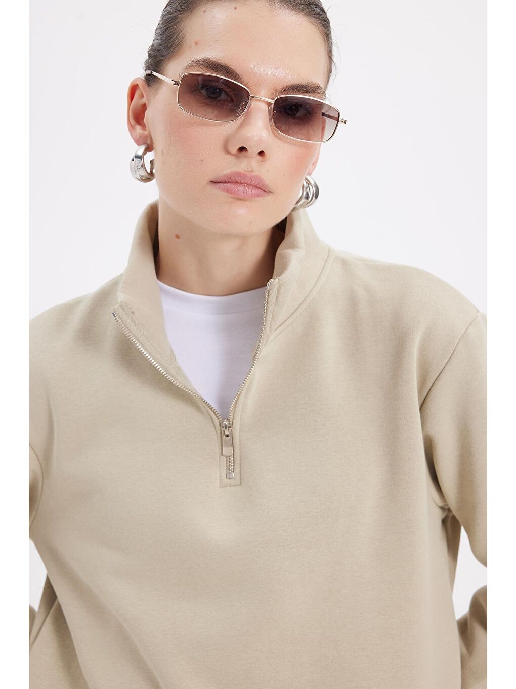 Kadın Relax Fit Rahat Kesim Pamuklu İçi Polarlı Yarım Fermuarlı Bej Dik Yaka Sweatshirt-1