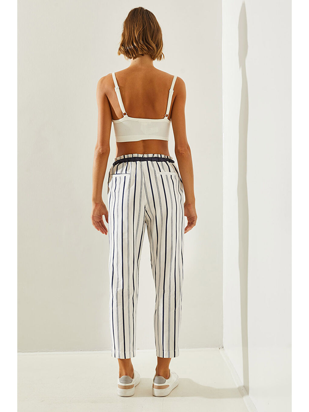 Beyaz Çizgili Lastik Bel Bağlamalı Havuç Pantolon-1