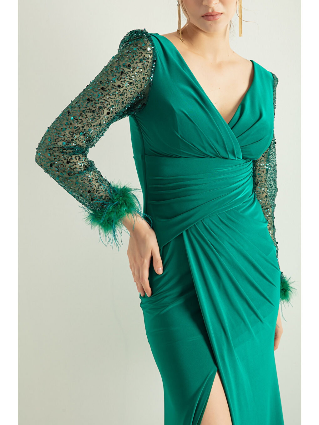 Kadın Yeşil V Yaka Kolları Taşlı Yırtmaçlı Uzun Abiye Elbise-1