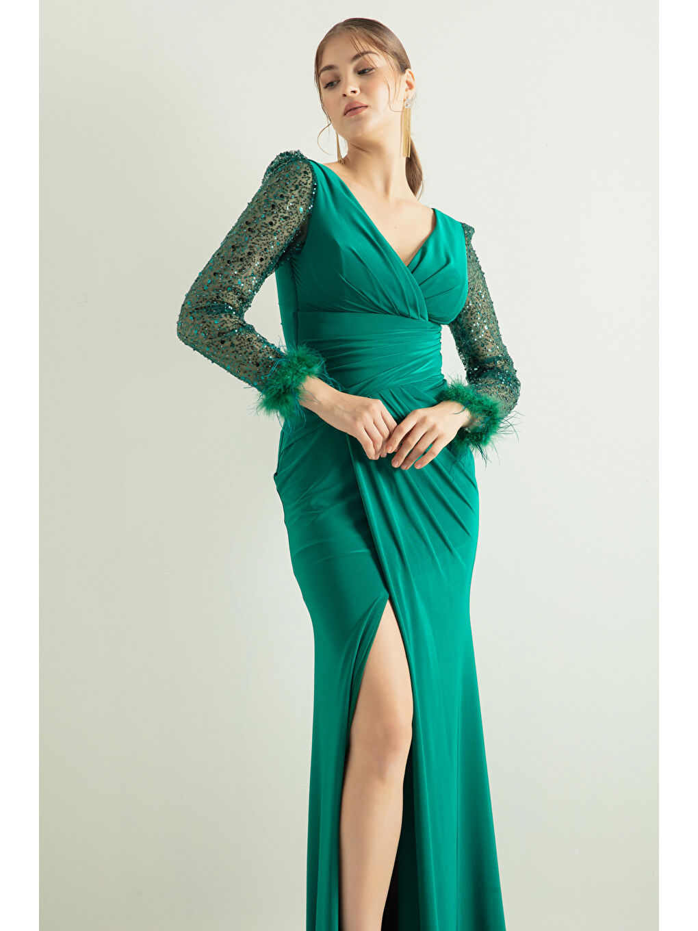 Kadın Yeşil V Yaka Kolları Taşlı Yırtmaçlı Uzun Abiye Elbise-2