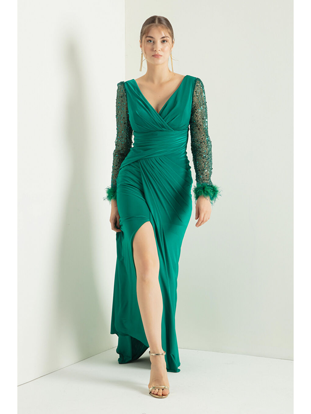 Kadın Yeşil V Yaka Kolları Taşlı Yırtmaçlı Uzun Abiye Elbise-3