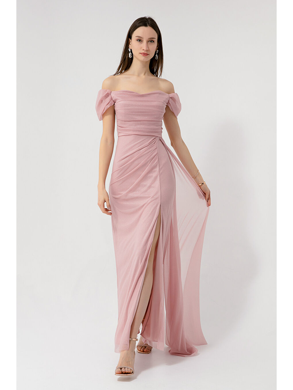 Kadın Pembe Kayık Yaka Drapeli Yırtmaçlı Uzun Simli Abiye Elbise-1