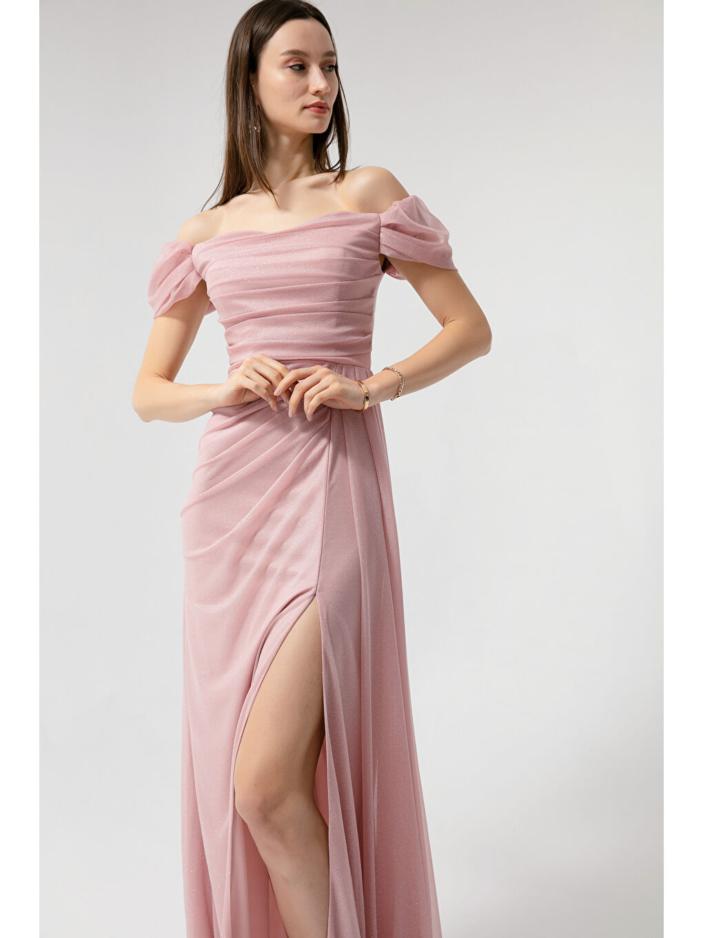 Kadın Pembe Kayık Yaka Drapeli Yırtmaçlı Uzun Simli Abiye Elbise-2